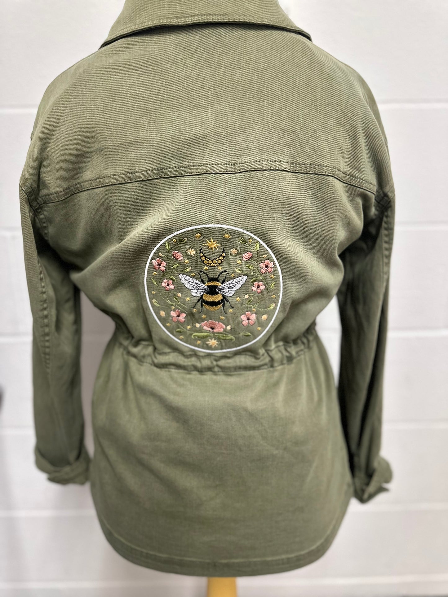 Bee embroidered green shirt jacket