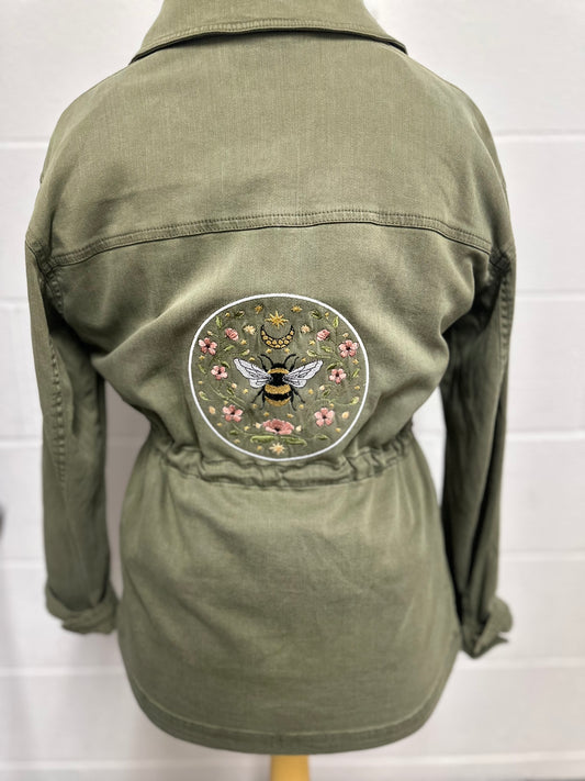 Bee embroidered green shirt jacket